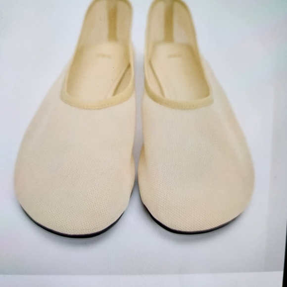 Zara Cream Minimalist Loafers Rounded Toe - Picture 7 of 8